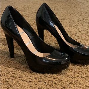 Black pumps
